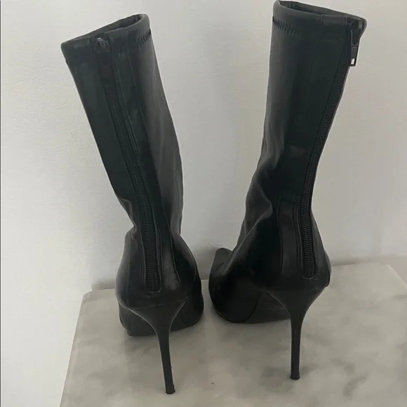 Elegant Black Stiletto Boots - Picture 5 of 6